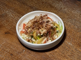 Салат нісуаз з тунцем та соусом вітелло 