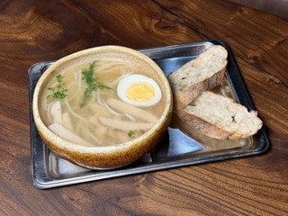 Курячий бульйон з локшиною 