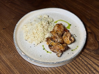 Куряче крило з булгуром (340 г)