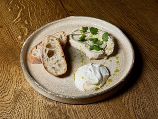 Паштет з куркою та пікантним соусом (170 г)