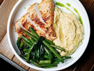 Філе індички зі спаржевою квасолею