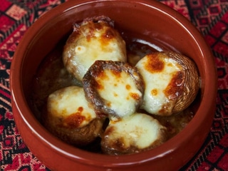 ШАМПИНЬОНЫ ЗАПЕЧЁННЫЕ В КЕЦИ