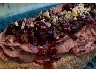 Брускета з Печінковим Пате і Ванільною Вишнею