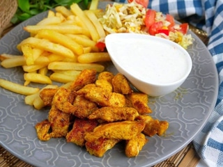 Shoarma drobiowa z frytkami