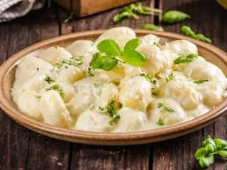 Kluseczki Gnocchi z sosem śmietanowym