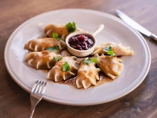 Pierogi z kaczką, żurawiną i jabłkiem (7 szt)