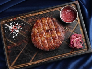 Балканський біфштекс із сиром Чеддер