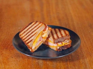 Chleba šunka+cheddar+kimchi