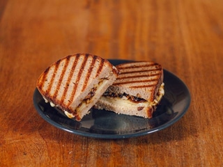 Vegan chleba sýr+CHUTNEY+ořechy