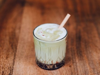 Iced strawberry matcha VEGAN