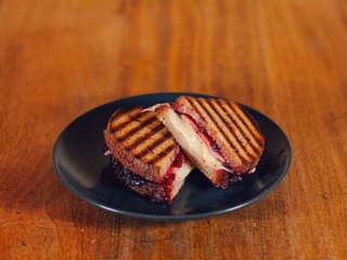 Vegan chleba šunka+sýr+BRUSINKY