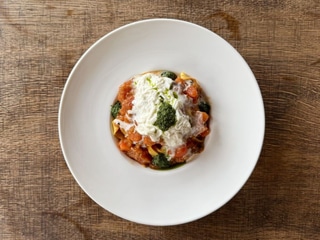 Паста з сицилійською капонатою та страчателою