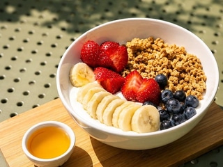 Granola z owocami