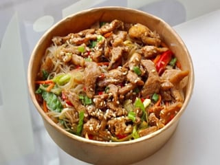 Фунчоза з куркою та овочами