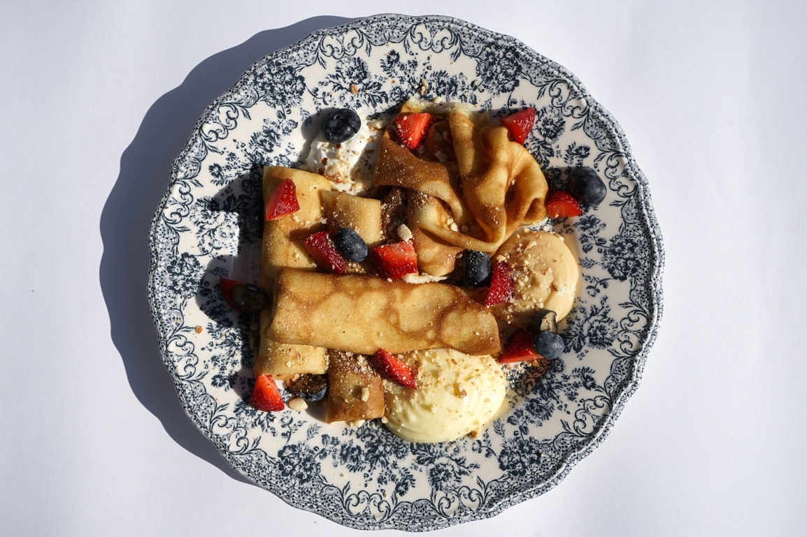 Солодкі млинці з заварним кремом