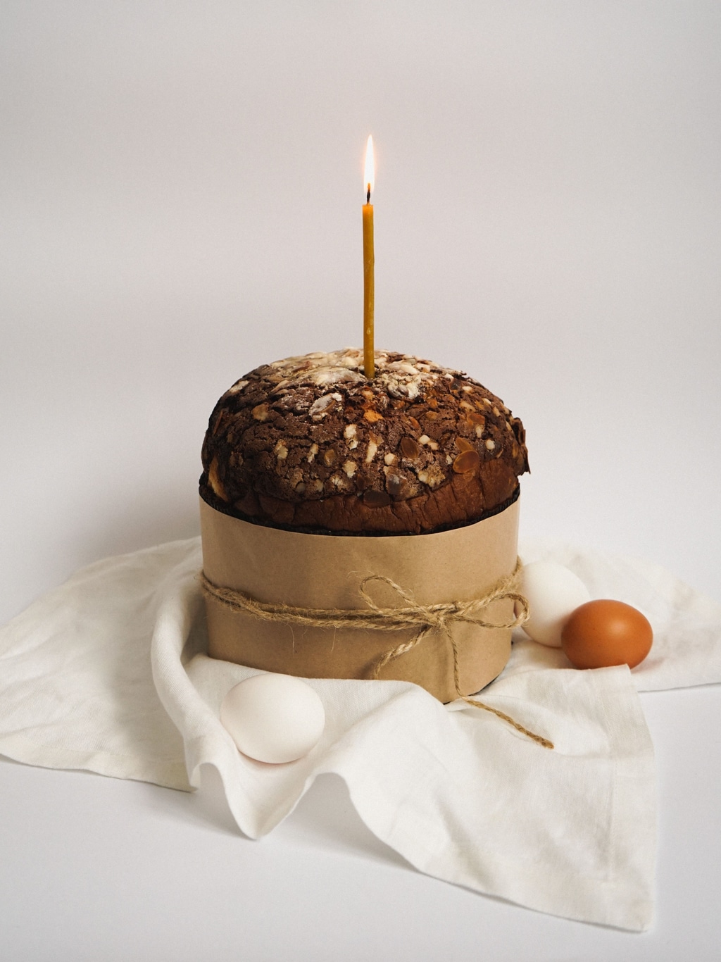 Великий панеттоне до Великодня з білим бельгійським шоколадом та цукатами