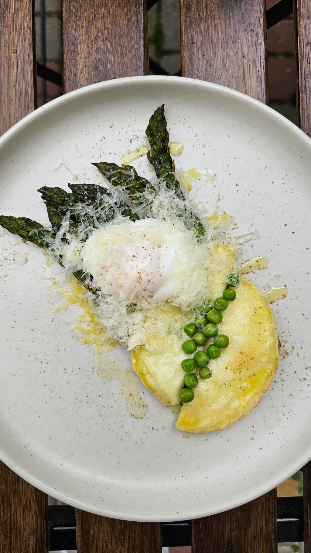 Хрумка спаржа з сиром камамбер