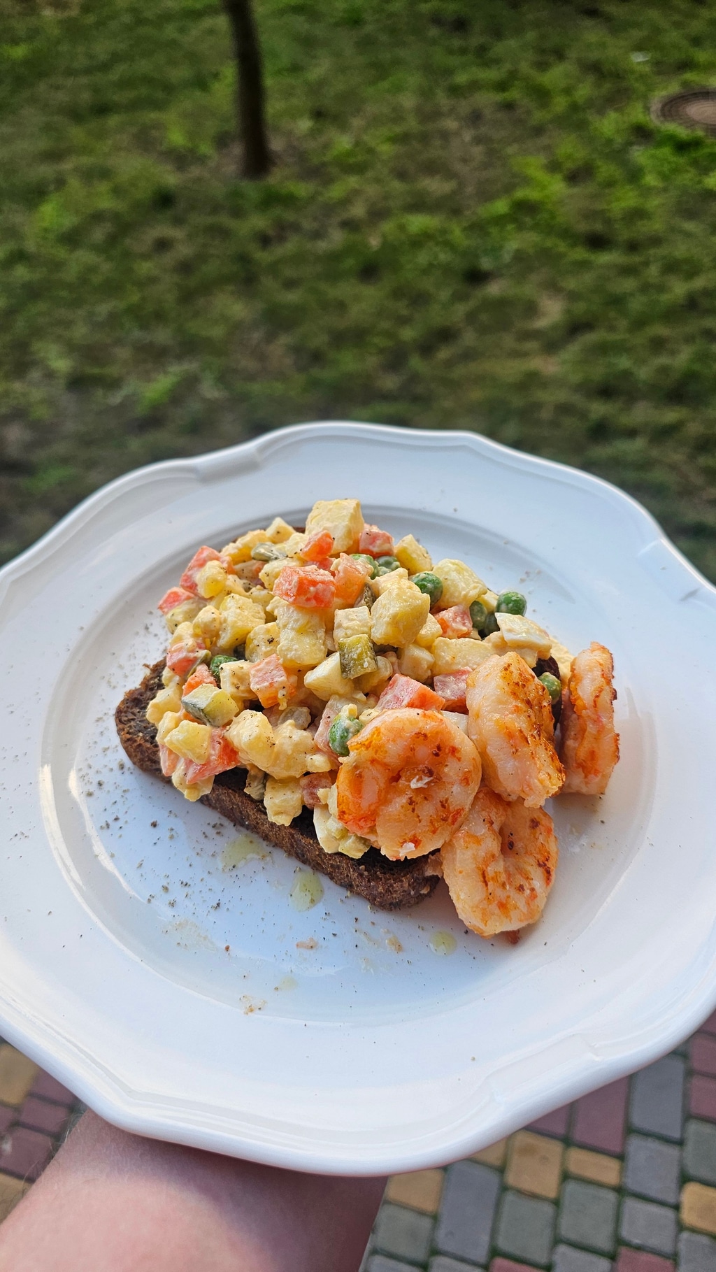 Олів'є тост з хрумкою креветкою