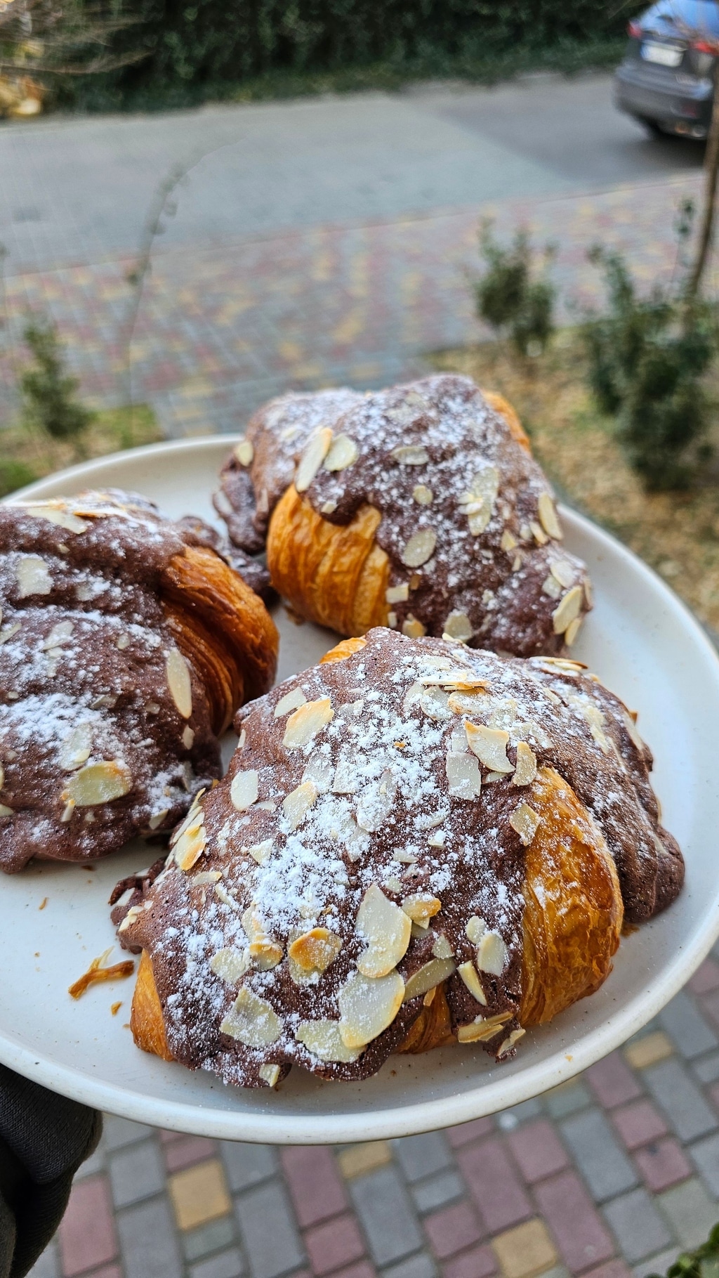 Круасан мигдалевий з шоколадом