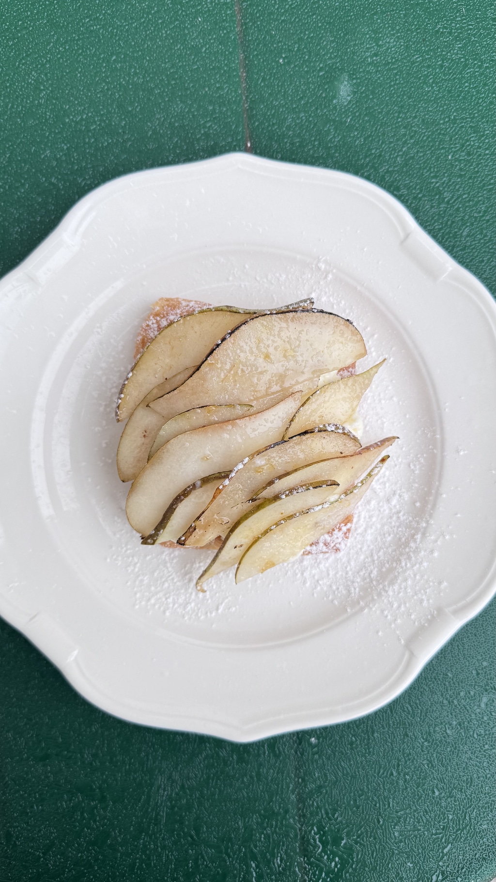 Дайніш з карамелізованою грушею