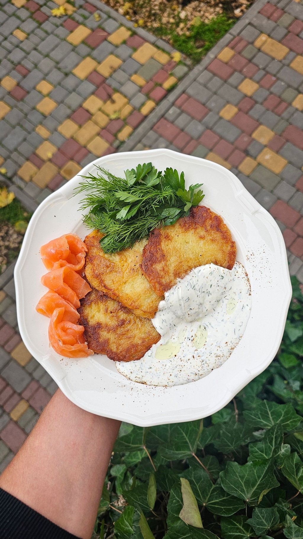 Деруни з лососем