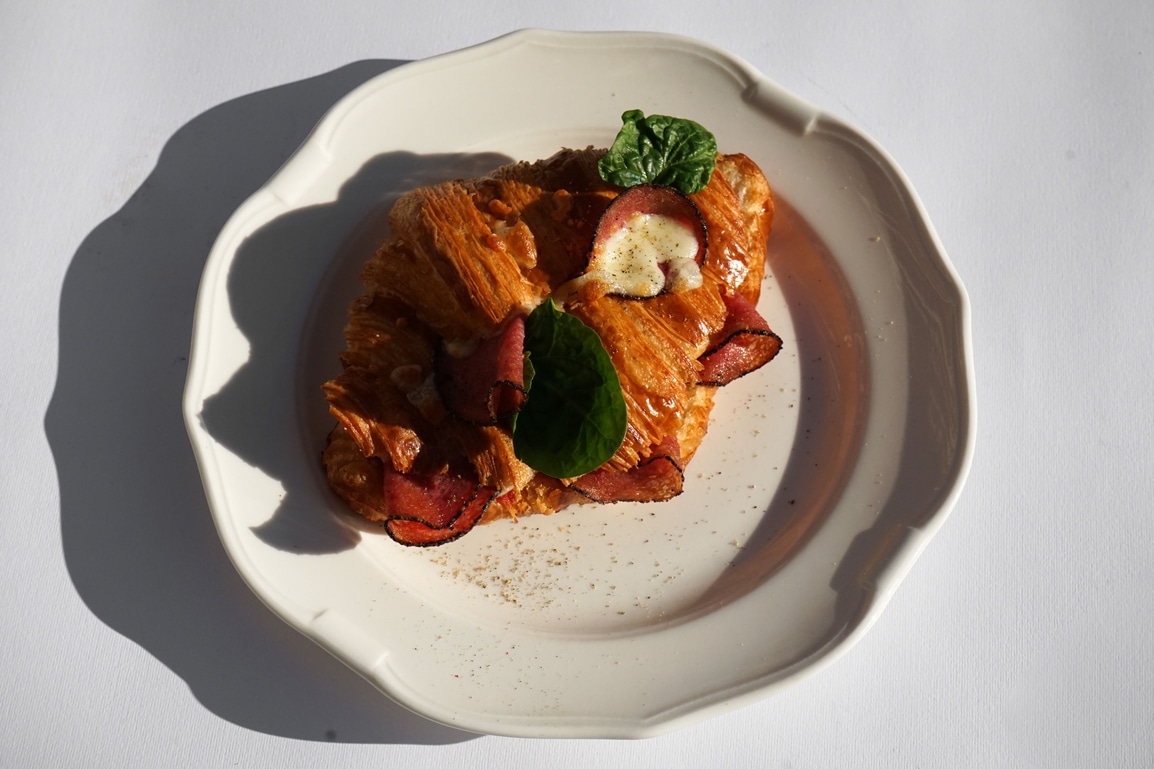 Круасан салямі Milano