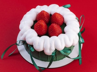 Бенто тортик з полуничками 