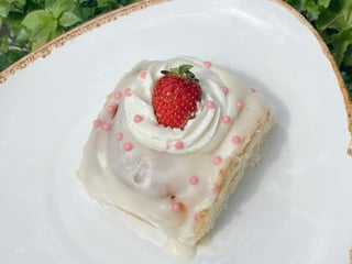 Полуничний 🍓