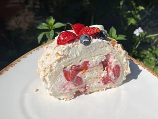 Меренговий рулет з полуницею 🍓