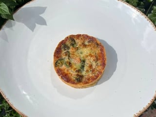 Тарт з лососем та броколі