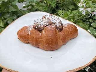 Фісташковий круасан з франжипаном