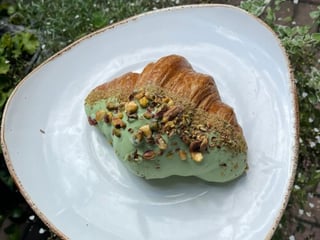 Круасан з фісташкою