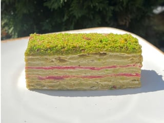 Наполеон фісташково-малиновий