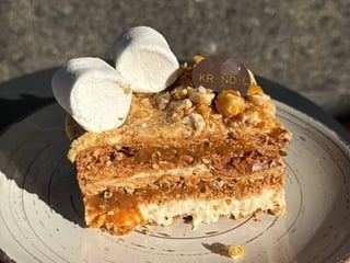 Наполеон зі згущеним молоком 