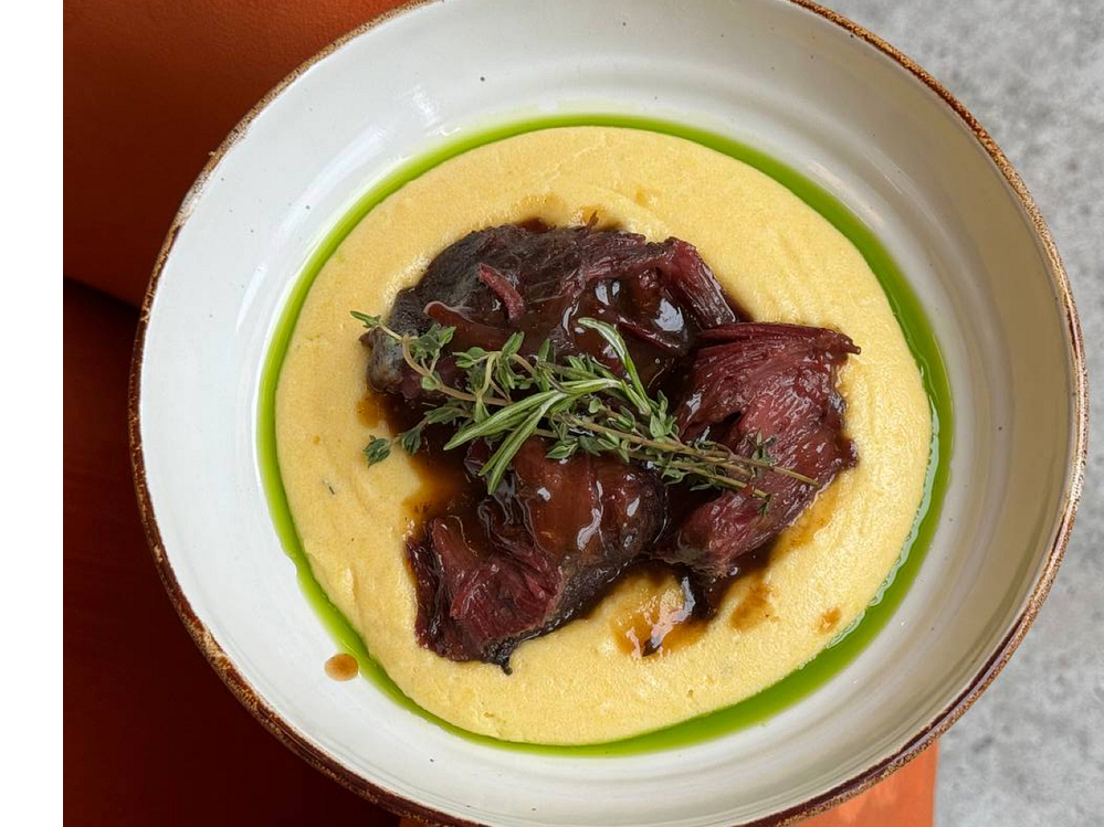 Телячі щічки з полентою (380г)