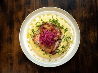 Udo z puree i sosem grzybowym