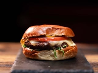 Burger Raclere (delikatnie ostry)