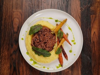 Puree ziemniaczane z szarpaną wołowiną