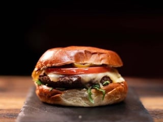 Burger Raclere (delikatnie ostry)