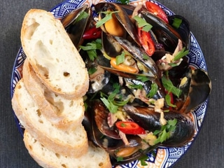 Мідії у вершковому соусі