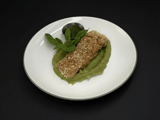 Товстолоб у панко з пюре песто