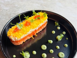 Наче Мімоза. Салат з печеним лососем