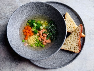 Овочева юшка з птіптімом та лососем