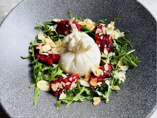 Бурата з тартаром з коренеплодів