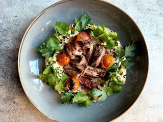 Хумус з ростбіфом