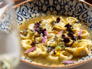 TORTELLINI IN BRODO