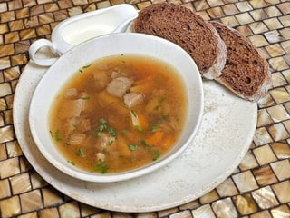 Грибна юшка з білими грибами