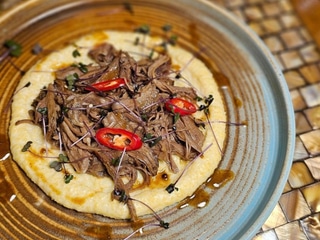 Рвана телятина з полентою