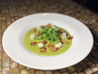 Крем-суп з броколі та зеленого горошку