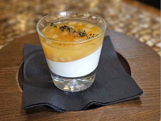 Осіння пана кота з грушею